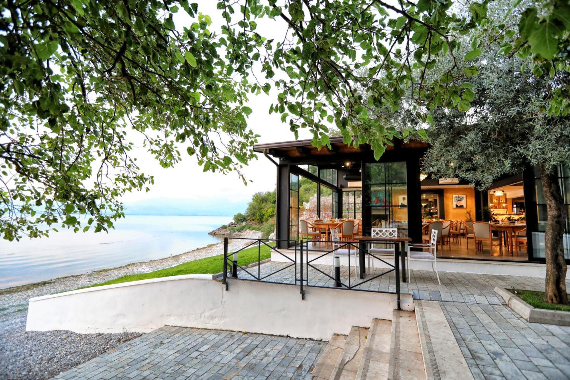 Hotel Labiatan Zogaj  ภายนอก รูปภาพ